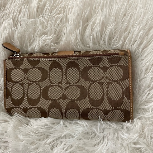 Coach Wallet Excellent condition - Picture 2 of 6